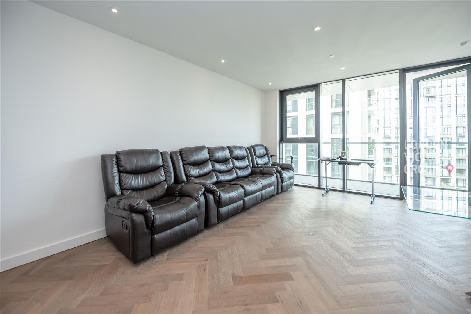 2 bed property in 3 Merino Gardens, LONDON